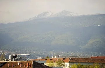 Туристи катерят Родопите заради връх на швед