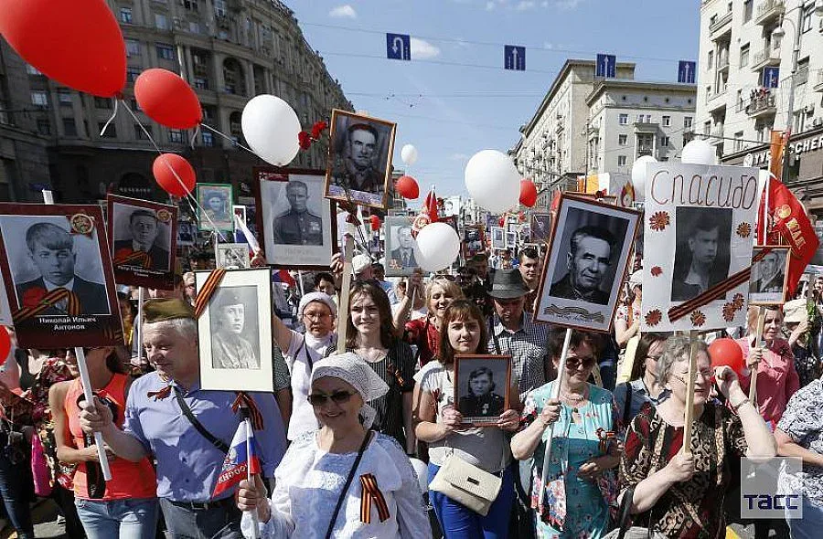 400 хиляди шестват с "Безсмъртният полк" в Москва