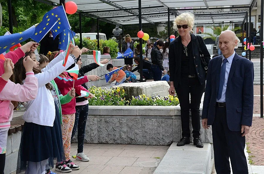 Нарисуваха 200 гълъба на мира на Пленер за 9-ти май