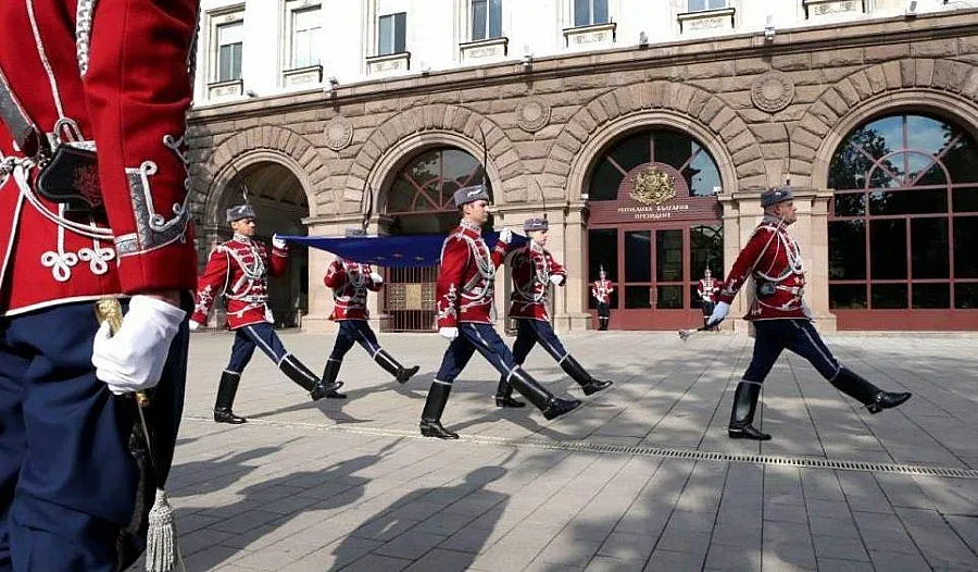 Плевнелиев приветства гвардейците за Деня на Европа