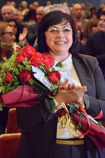 Нинова отваря вратите на БСП