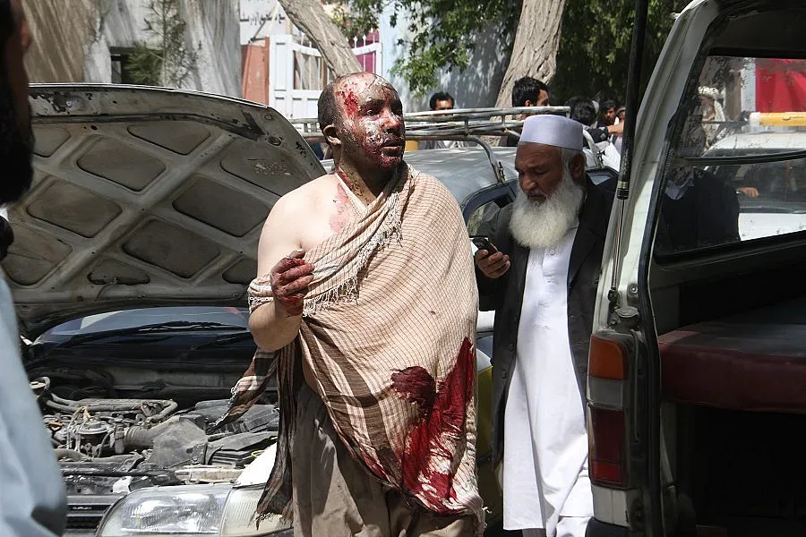 Ад на пътя: 73-ма души изгоряха в Афганистан (ОБЗОР)