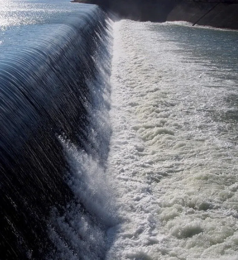 Овладяха ситуацията с язовира край Рогозен