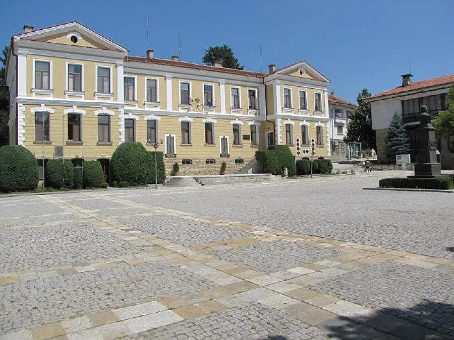 Кметът на Котел: 30г. в общината не е пипнато нищо