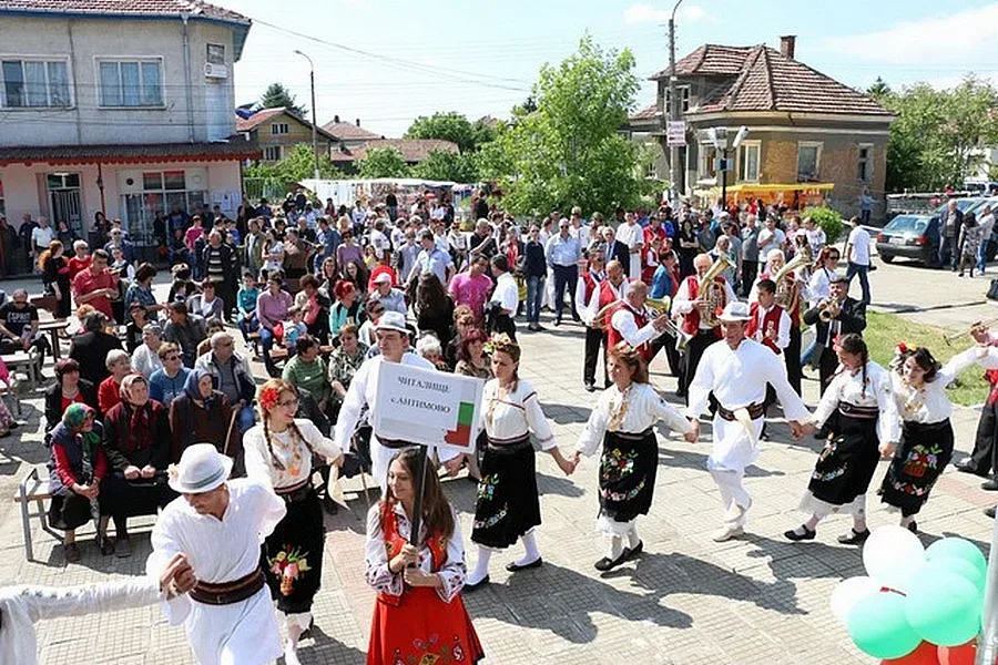 Три дни пяха и играха в село Антимово