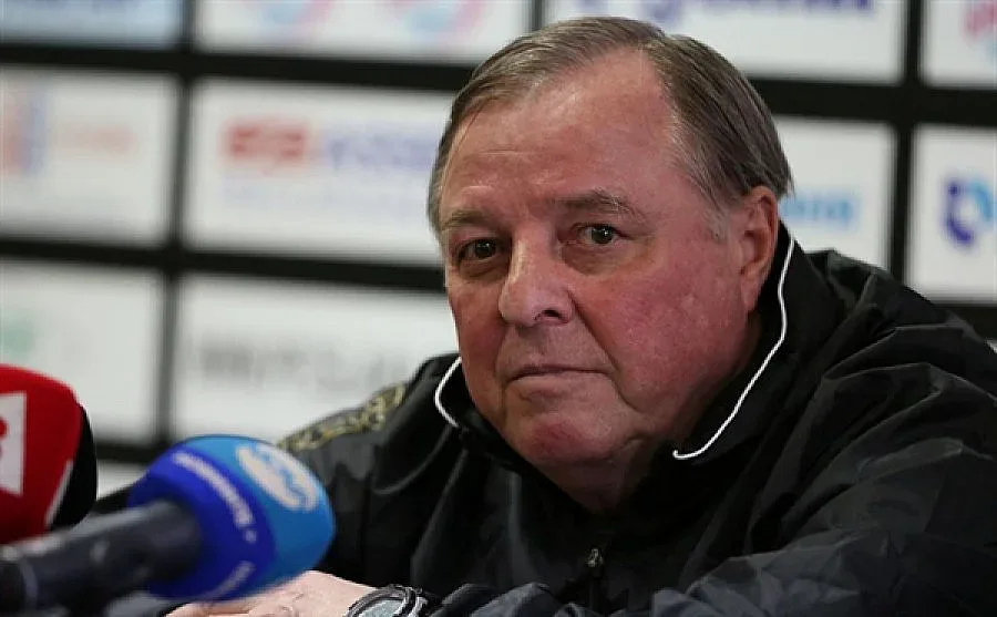 "Славия" на точка от третото място