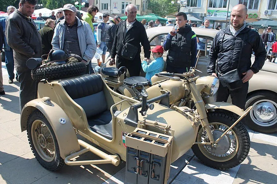 СНИМКИ:„Възрастни дами” на четири колела