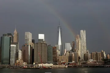 Тяло с крака в бетон изплува в Манхатън