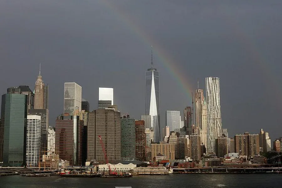 Тяло с крака в бетон изплува в Манхатън