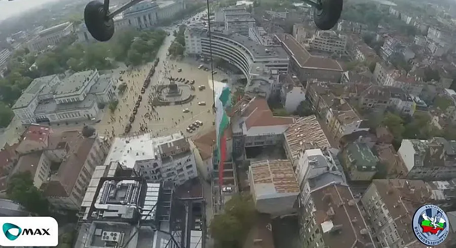 Хиляди наблюдаваха парада в София (ВИДЕО)