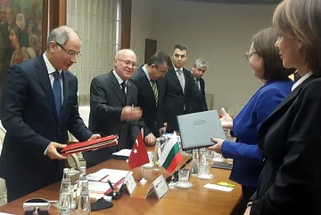 Първи подписахме с Турция за бежанците 