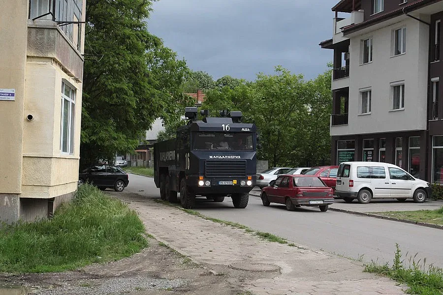 Оставиха в ареста барон Сурай и аверите му