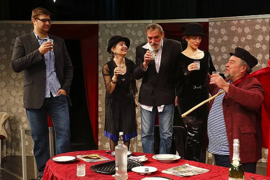 Съветник на Путин гледа своя пиеса в Добрич