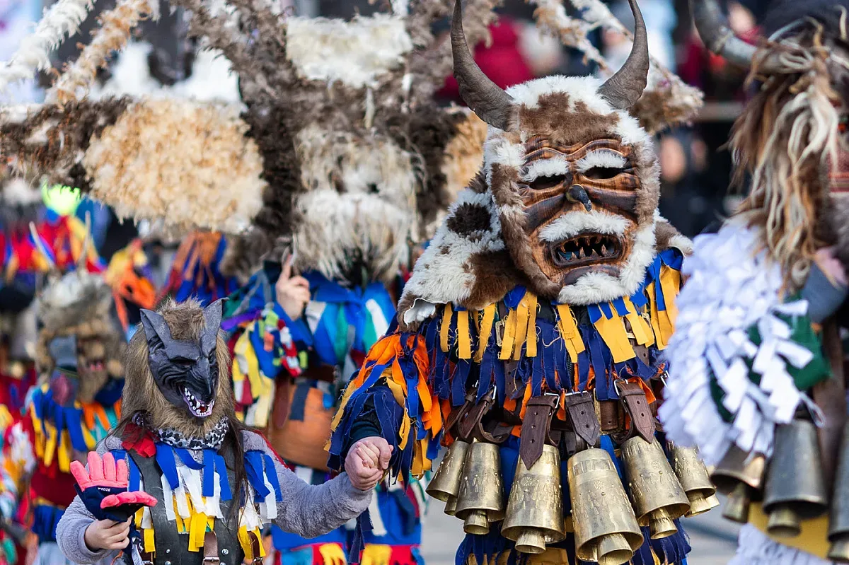 Сурва покори сърцата на 12 000. Световна награда /УНИКАЛНИ СНИМКИ/