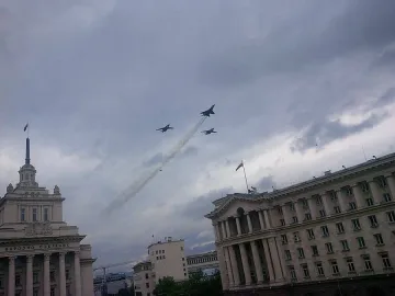 Самолети тренират за Гергьовден