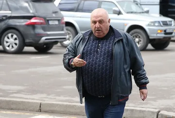 Венци погна мениджъри с тояга