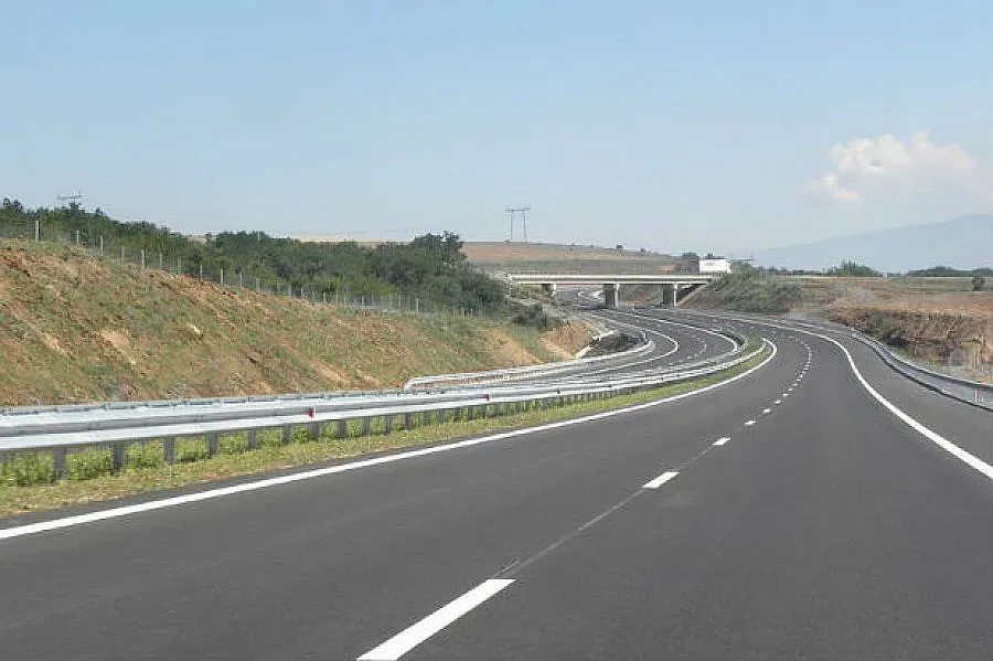 Бебе издаде бежанци