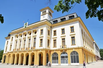 Сливен спира да плаща нощувки на деца за фестивала