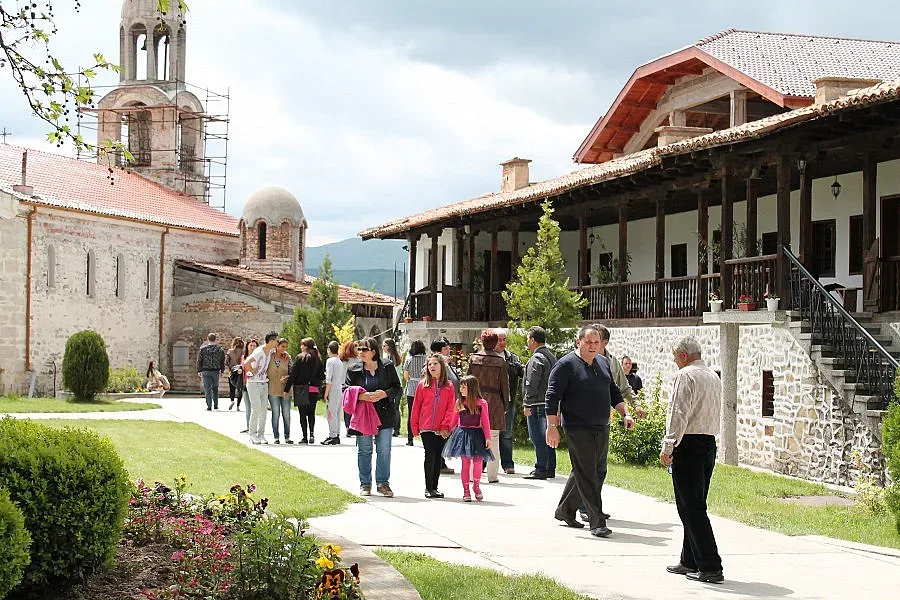 Чудотворна икона води хиляди миряни в манастир