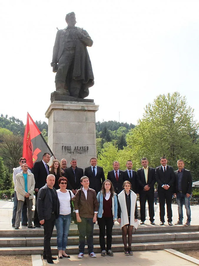 Цветя и венци за Гоце в Пиринско