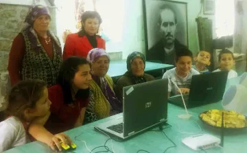 Учат родопчанки на скайп и имейл