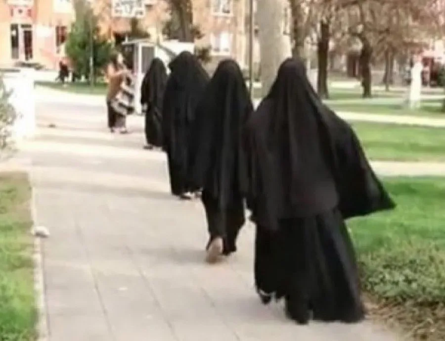 Забрана за бурките се готви и в Шумен