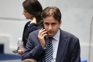 "Промяната" се разкри! Прегърна се с МЕЧ и дерибеите