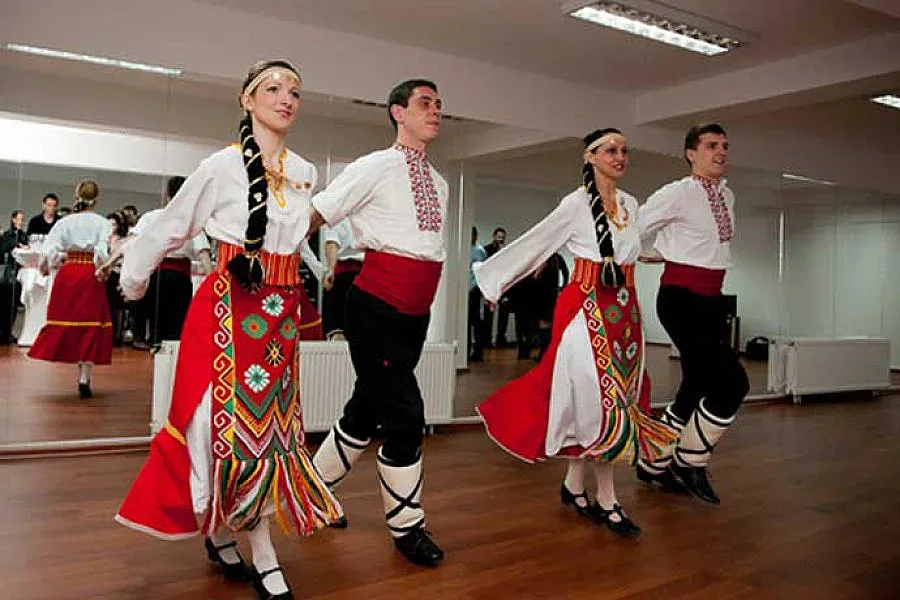 Зам.-кмет успокои родители за бъдещето на детски ансамбъл