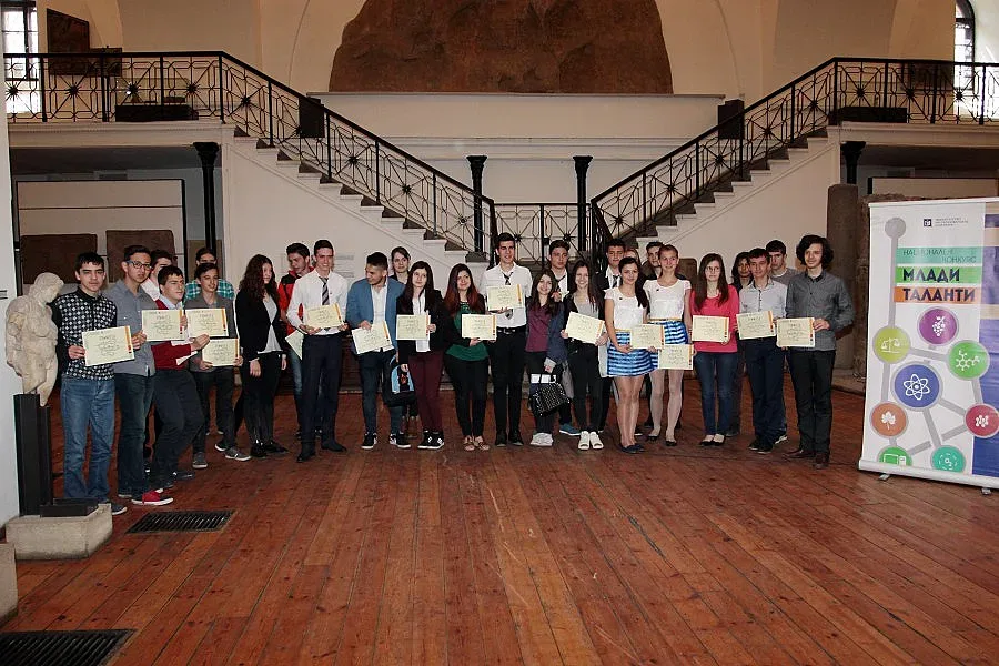 GSM полива цветята