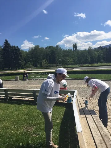 ЗАД Армеец се включи в освежаване на Южния парк