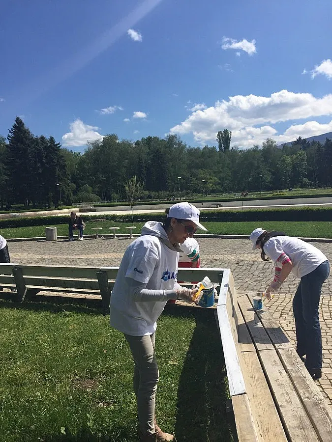 ЗАД Армеец се включи в освежаване на Южния парк