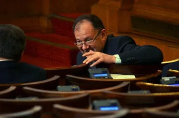 Миков: Помагайте на младите другари