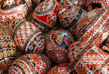 Еднакво различни по Великден