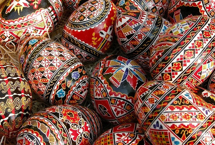 Еднакво различни по Великден