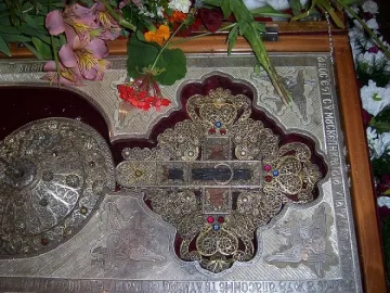 13 храма пазят частици от Разпятието