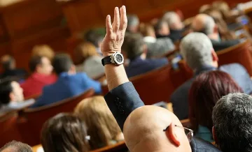 Парламентът вкара графа "Не подкрепям никого" (ОБЗОР)