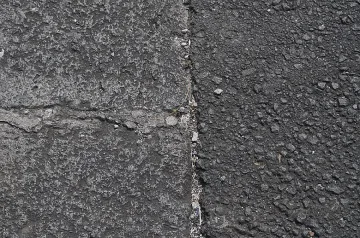 Шофьор на „Ауди" потроши двама в Лада