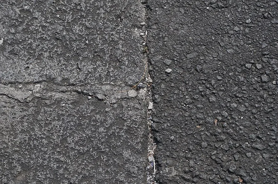 Шофьор на „Ауди" потроши двама в Лада