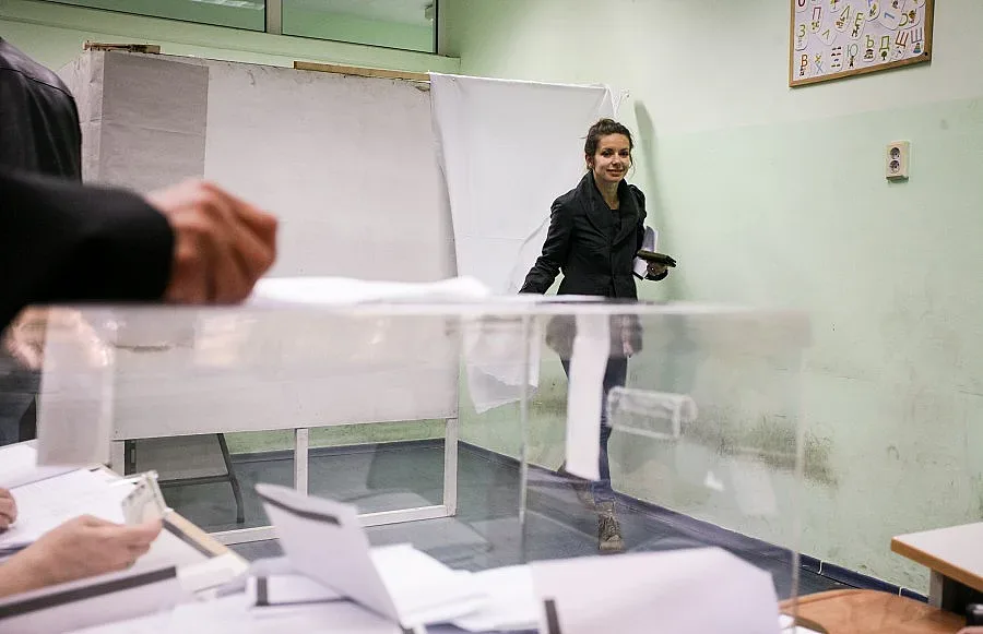 Изборният ден с час по-дълъг