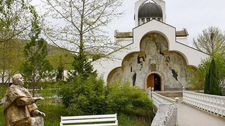 Разширяват пътя към храма на Ванга