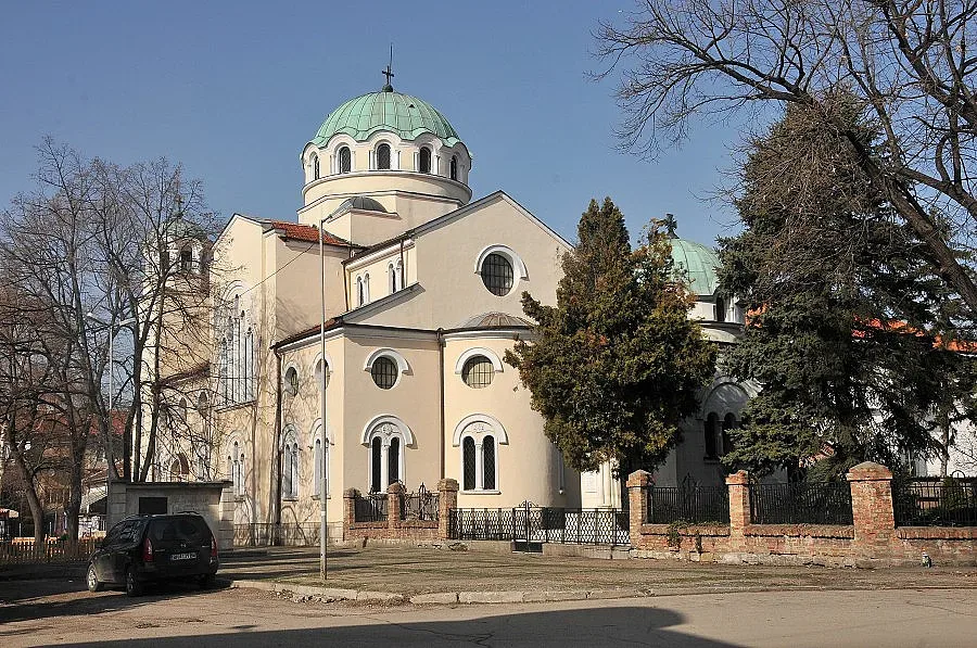 Полицаи и пожарникари пазят храмовете във Видин