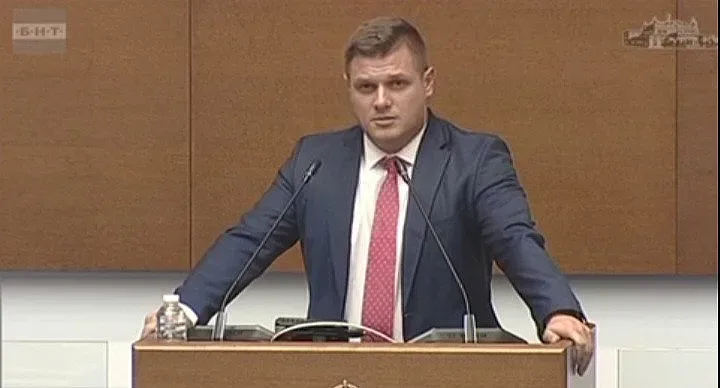 "Възраждане" с виц за Кирил Петков и 5 лева за Киселова