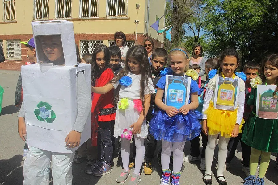 Малки еколози почистиха Панчарево