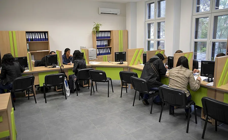 Търсят 505 стажанти в администрацията