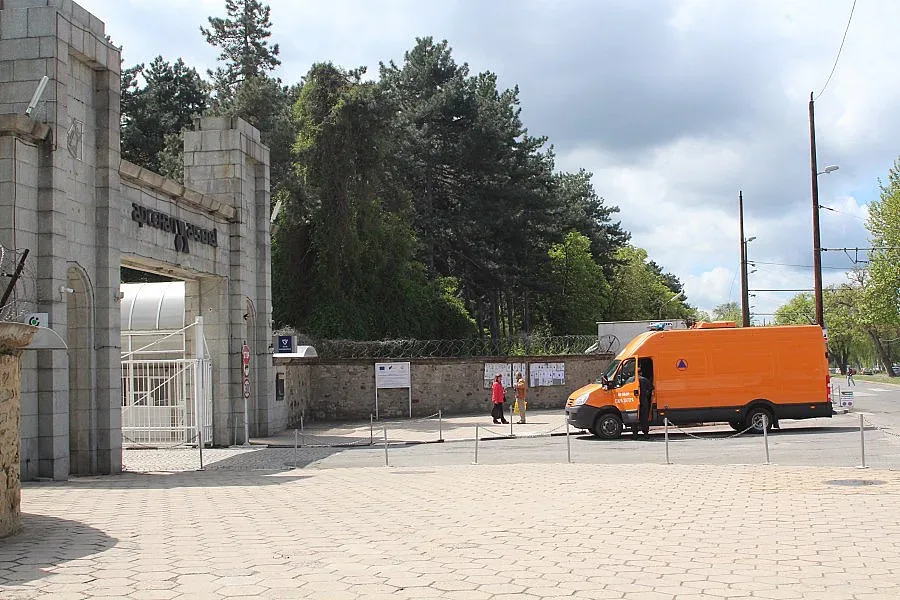 Взрив в "Арсенал" погуби двама (ОБЗОР)