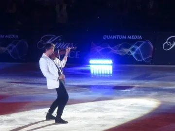 Цигулар "запушва" дупка в леда