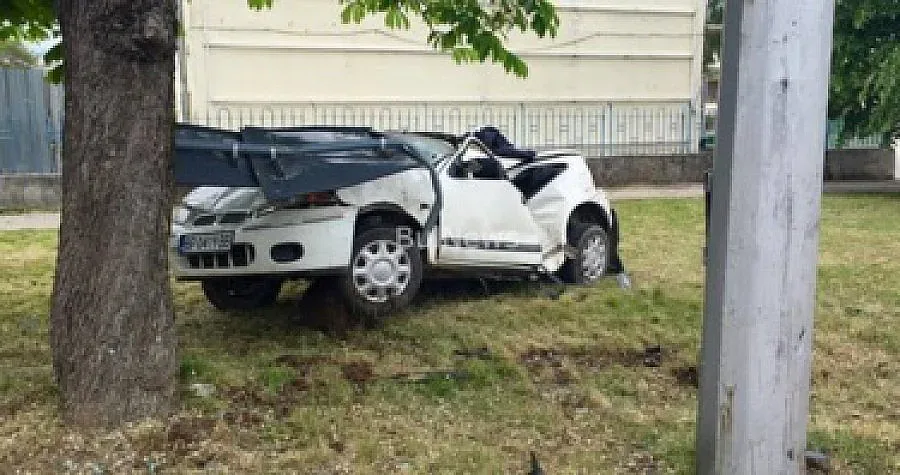 Врачанка размаза колата си в стълб