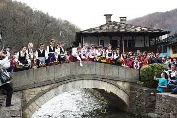 На Цветница девойките са готови за брак