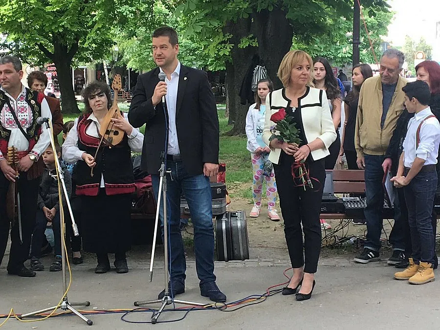 Мая с приз "Добро сърце" за Живко Тодоров