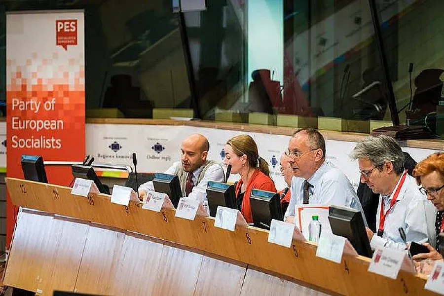 Станишев: Бедните плащат данъци, а богатите са в „данъчен рай“